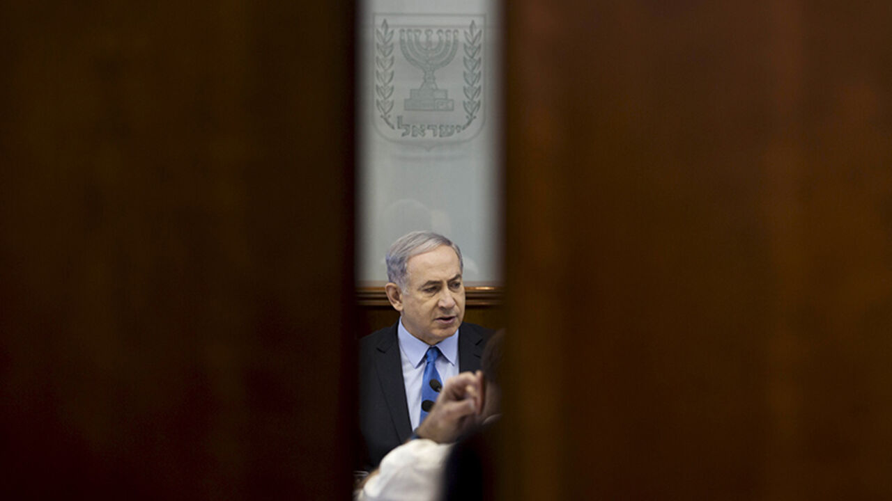 ISRAEL-POLITICS/ Israel's Prime Minister Benjamin Netanyahu attends the weekly cabinet meeting at his office in Jerusalem July 12, 2015. REUTERS/Abir Sultan/Pool - RTX1K1VR
