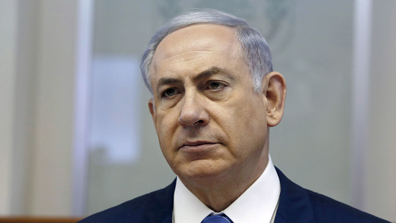 ISRAEL-POLITICS/ Israel's Prime Minister Benjamin Netanyahu attends the weekly cabinet meeting at his office in Jerusalem August 2, 2015. REUTERS/Gali Tibbon/Pool - RTX1MPPP
