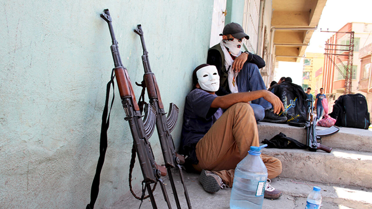 TURKEY-KURDS/ Masked members of YDG-H, youth wing of the outlawed Kurdistan Workers Party (PKK), sit next to their weapons in Silvan, near the southeastern city of Diyarbakir, Turkey, August 17, 2015. The PKK has attacked military targets on a near-daily basis since the Turkish government launched air strikes on rebel camps in northern Iraq on July 25, wrecking a two-year-old ceasefire. REUTERS/Sertac Kayar TPX IMAGES OF THE DAY - RTX1OICG