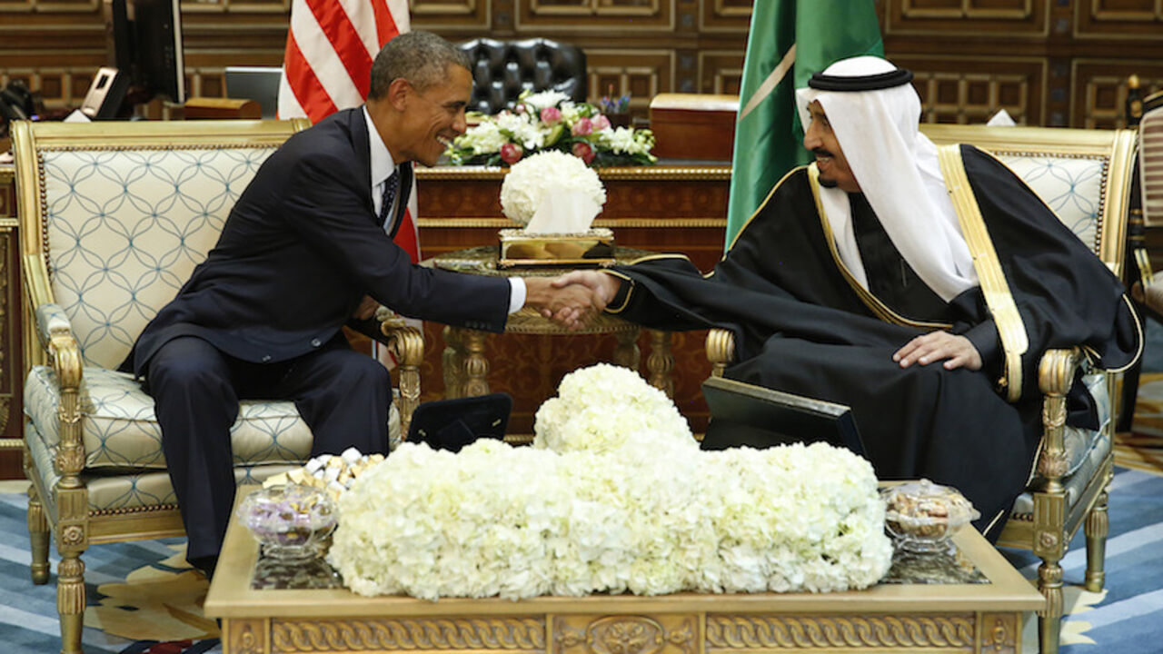 OBAMA-SAUDI/ U.S. President Barack Obama (L) shakes hands with Saudi Arabia's King Salman at the start of a bilateral meeting at Erga Palace in Riyadh January 27, 2015. Obama sought to cement ties with Saudi Arabia as he came to pay his respects on Tuesday after the death of King Abdullah, a trip that underscores the importance of a U.S.-Saudi alliance that extends beyond oil interests to regional security. REUTERS/Jim Bourg (SAUDI ARABIA - Tags: POLITICS TPX IMAGES OF THE DAY) - RTR4N5LG
