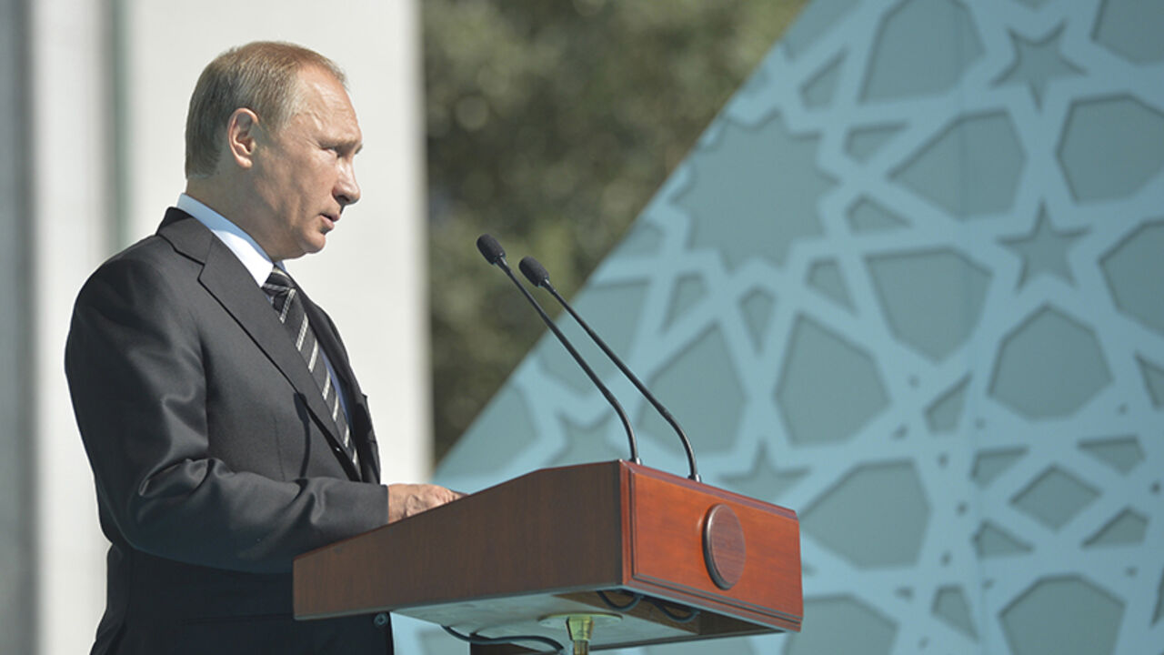 RUSSIA-RELIGION/ Russian President Vladimir Putin delivers a speech during a ceremony to open the Moscow Grand Mosque in Moscow, Russia, September 23, 2015. The new mosque, which was erected on the site of the city's original mosque built in 1904 and which has been under reconstruction since 2005, will be able to accommodate up to 10,000 people simultaneously, according to local media. REUTERS/Alexei Druzhinin/RIA Novosti/Kremlin ATTENTION EDITORS - THIS IMAGE HAS BEEN SUPPLIED BY A THIRD PARTY. IT IS DISTRIBUTED, EXACTLY A