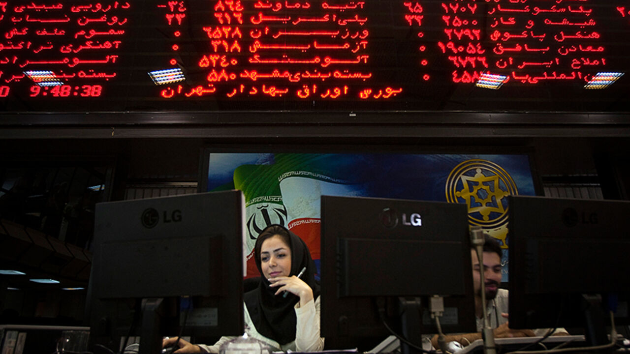 IRAN-SANCTIONS/STOCKS EDITORS' NOTE: Reuters and other foreign media are subject to Iranian restrictions on their ability to film or take pictures in Tehran.
An Iranian official works at her desk in the main hall of the Tehran Stock Exchange August 3, 2010. Sanctions against Iran have done nothing to dent a boom in its stock market, as investors bet on a continued rise in company stocks which have been undervalued for years, the head of the Tehran bourse said. REUTERS/Morteza Nikoubazl (IRAN - Tags: BUSINESS POLITICS) - RTR