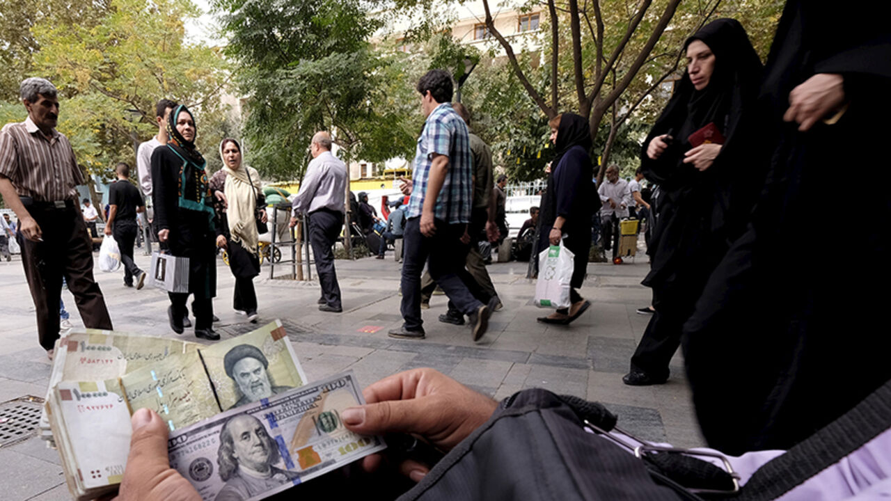 IRAN-DAILYLIFE/ A money changer displays U.S. and Iranian banknotes at the Grand Bazaar in central Tehran October 7, 2015. REUTERS/Raheb Homavandi/TIMA ATTENTION EDITORS - THIS PICTURE WAS PROVIDED BY A THIRD PARTY. REUTERS IS UNABLE TO INDEPENDENTLY VERIFY THE AUTHENTICITY, CONTENT, LOCATION OR DATE OF THIS IMAGE. FOR EDITORIAL USE ONLY. NOT FOR SALE FOR MARKETING OR ADVERTISING CAMPAIGNS. NO THIRD PARTY SALES. NOT FOR USE BY REUTERS THIRD PARTY DISTRIBUTORS. THIS PICTURE IS DISTRIBUTED EXACTLY AS RECEIVED BY REUTERS, AS