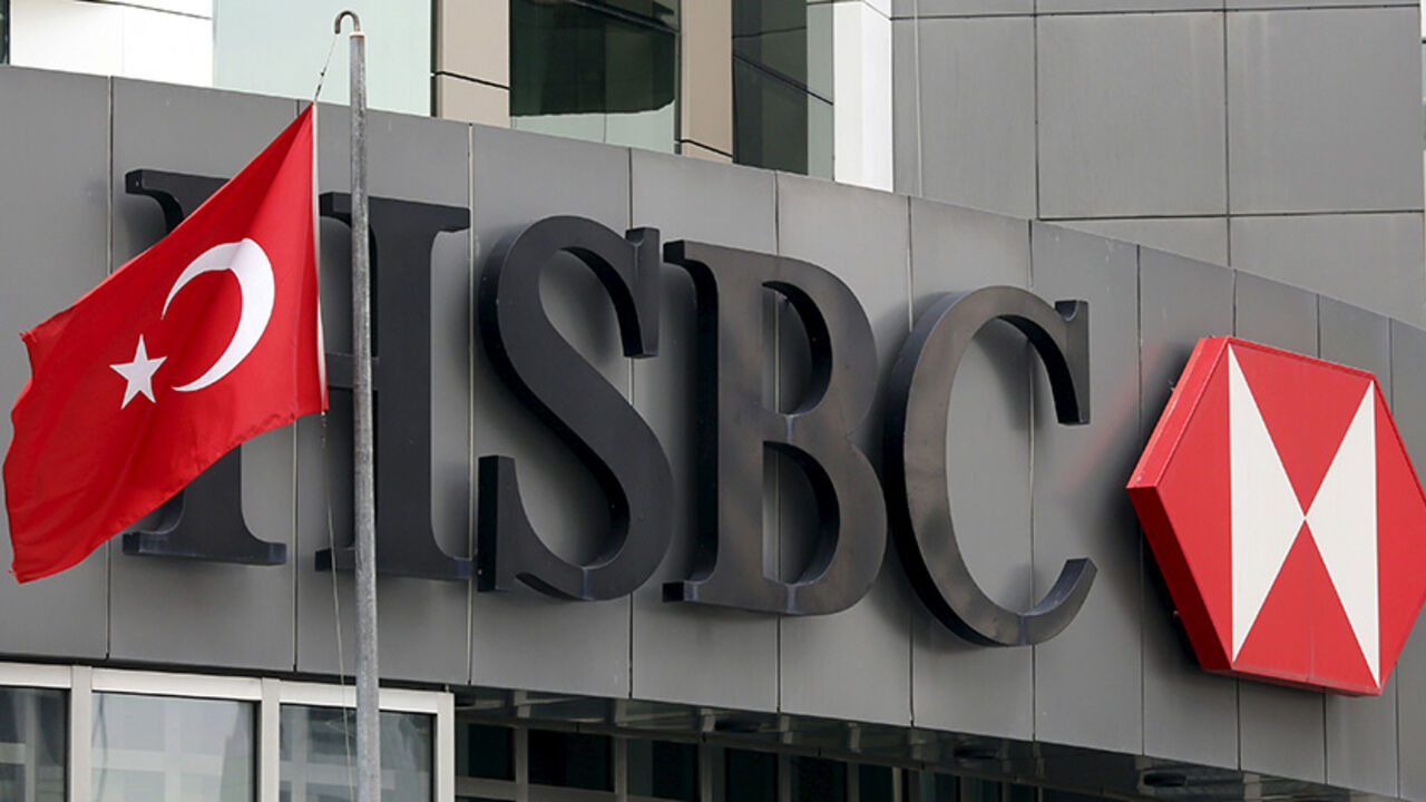HSBC-STRATEGY/ A Turkish flag flies at the HSBC headquarters in Istanbul, Turkey, June 9, 2015. HSBC will shed almost 50,000 jobs and take an ax to its investment bank, cutting the assets of Europe's biggest lender by a quarter in a bid to simplify and improve its sluggish performance. The bank said on Tuesday about half the staff cuts will come from the sale of businesses in Brazil and Turkey. REUTERS/Murad Sezer - RTX1FRE5