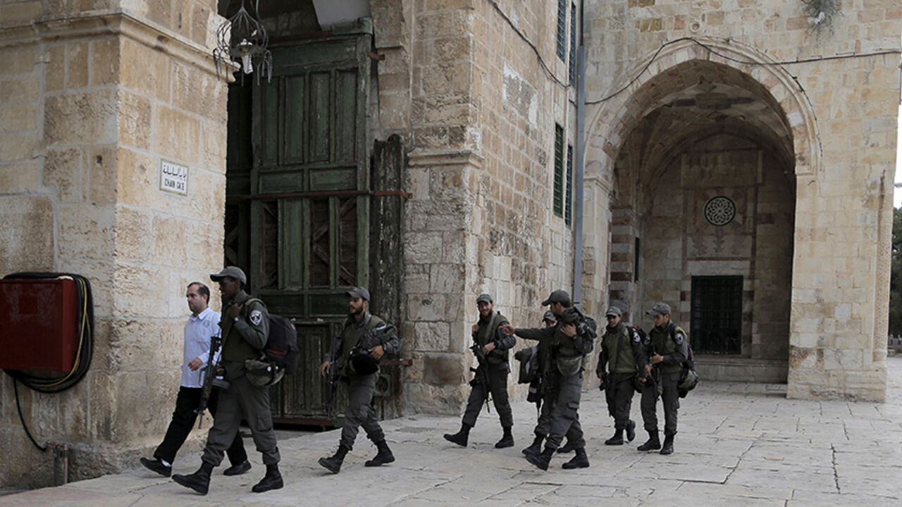 ISRAEL-PALESTINIANS/STATUSQUO Israeli paramilitary police walk on the compound known to Muslims as the Noble Sanctuary and to Jews as Temple Mount in Jerusalem's Old City October 26, 2015. Monday's visit to the compound was low-key by most standards - no fighting broke out, no one was ejected by the police, everyone left calmly and life returned to normal. But in critical ways it cut to the heart of an issue fuelling the worst violence between Palestinians and Israel in years: whether the status quo at the site, also known as the Al-Aqs