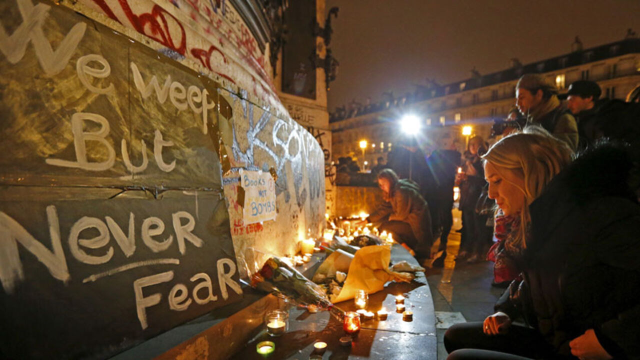 FRANCE-SHOOTING/ Flowers and candles are placed near the scene of a shooting the day after a series of deadly attacks in Paris, France, November 14, 2015. REUTERS/Yves Herman - RTS72LB