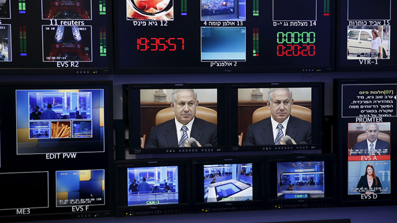 ISRAEL-NETANYAHU/MEDIA Israel's Prime Minister Benjamin Netanyahu is seen on monitors before the evening news bulletin at Channel 10's control room in Jerusalem November 18, 2015. Critics say Netanyahu, known as "Bibi," is hitting the wrong note when it comes to the media, weakening press freedom and holding sway over TV broadcasters in a country that bills itself as the Middle East's only true democracy. Picture taken November 18, 2015. To match Insight ISRAEL-NETANYAHU/MEDIA REUTERS/Ronen Zvulun - RTX1VG1F