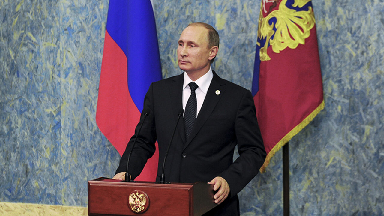 MIDEAST-CRISIS/SYRIA-RUSSIA-TURKEY Russian President Vladimir Putin attends a news conference in Paris, France, November 30, 2015. REUTERS/Mikhail Klimentyev/Sputnik/Kremlin ATTENTION EDITORS - THIS IMAGE HAS BEEN SUPPLIED BY A THIRD PARTY. IT IS DISTRIBUTED, EXACTLY AS RECEIVED BY REUTERS, AS A SERVICE TO CLIENTS. - RTX1WKG2