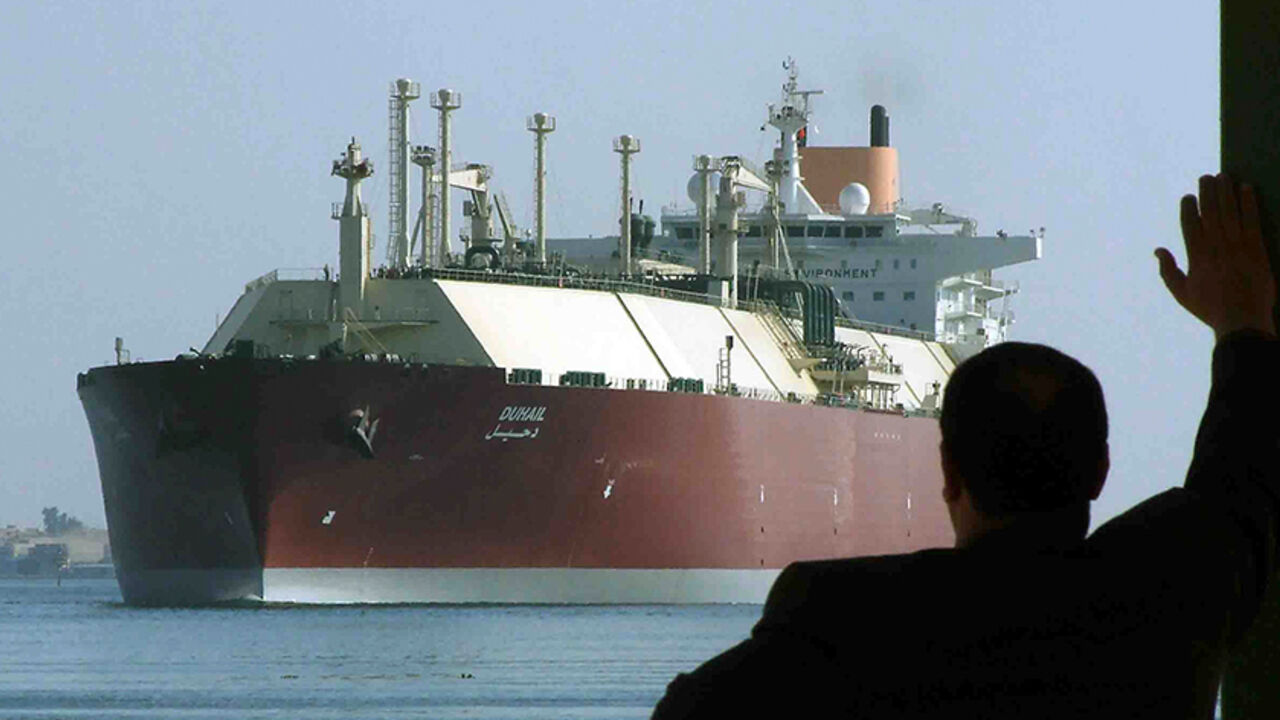 EGYPT/ A man looks as the world's biggest Liquefied Natural Gas (LNG) tanker DUHAIL as she crosses through the Suez Canal April 1, 2008. The Qatari tanker, which was built to transfer LNG from Qatar to Europe and the U.S., is on her first trip ever from Qatar to Spain. REUTERS/Stringer (EGYPT) - RTR1YZYN
