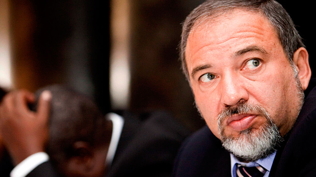 UGANDA Israel's Foreign Minister Avigdor Liberman attends a meeting with the business community in Uganda's capital Kampala, September 10, 2009. Lieberman, accompanied by business and military delegation, is on an official African visit to Ethiopia, Kenya, Ghana, Uganda, and Nigeria. REUTERS/James Akena (UGANDA POLITICS BUSINESS) - RTR27O1U