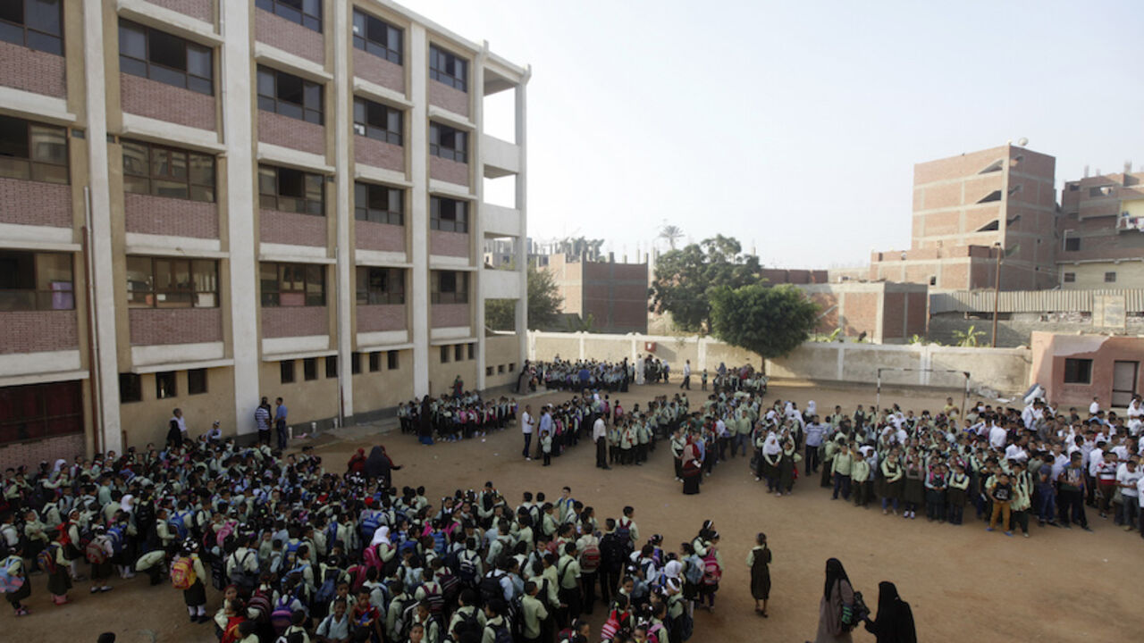 EGYPT Students line up on the first day of their new school year at a government school in Giza, south of Cairo September 22, 2013. Students resumed their studies at the beginning of the new academic year this weekend amid parental concerns of a possible lack of security after the summer vacation ends. REUTERS/Mohamed Abd El Ghany (EGYPT - Tags: POLITICS EDUCATION) - RTX13UIT