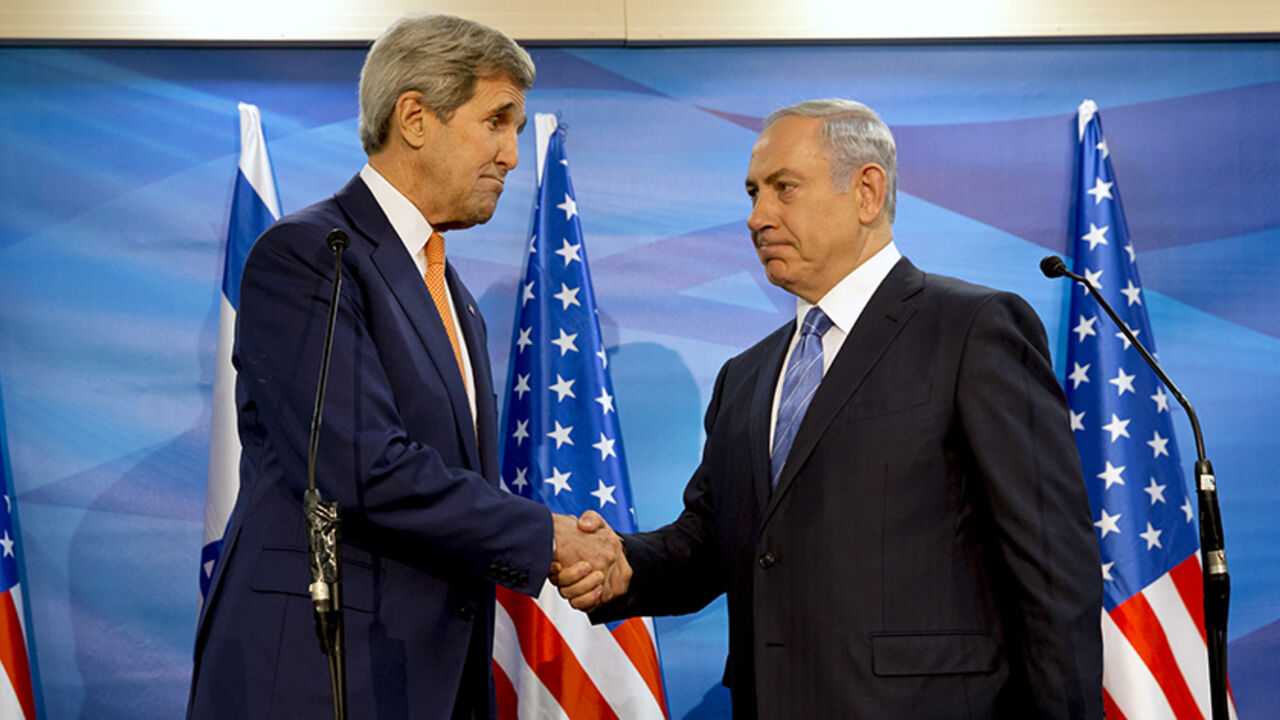 ISRAEL-PALESTINIANS/KERRY U.S. Secretary of State John Kerry (L) shakes hands with Israeli Prime Minister Benjamin Netanyahu before their meeting at the Prime Minister's Office in Jerusalem, November 24, 2015. REUTERS/Jacquelyn Martin/Pool - RTX1VJZM