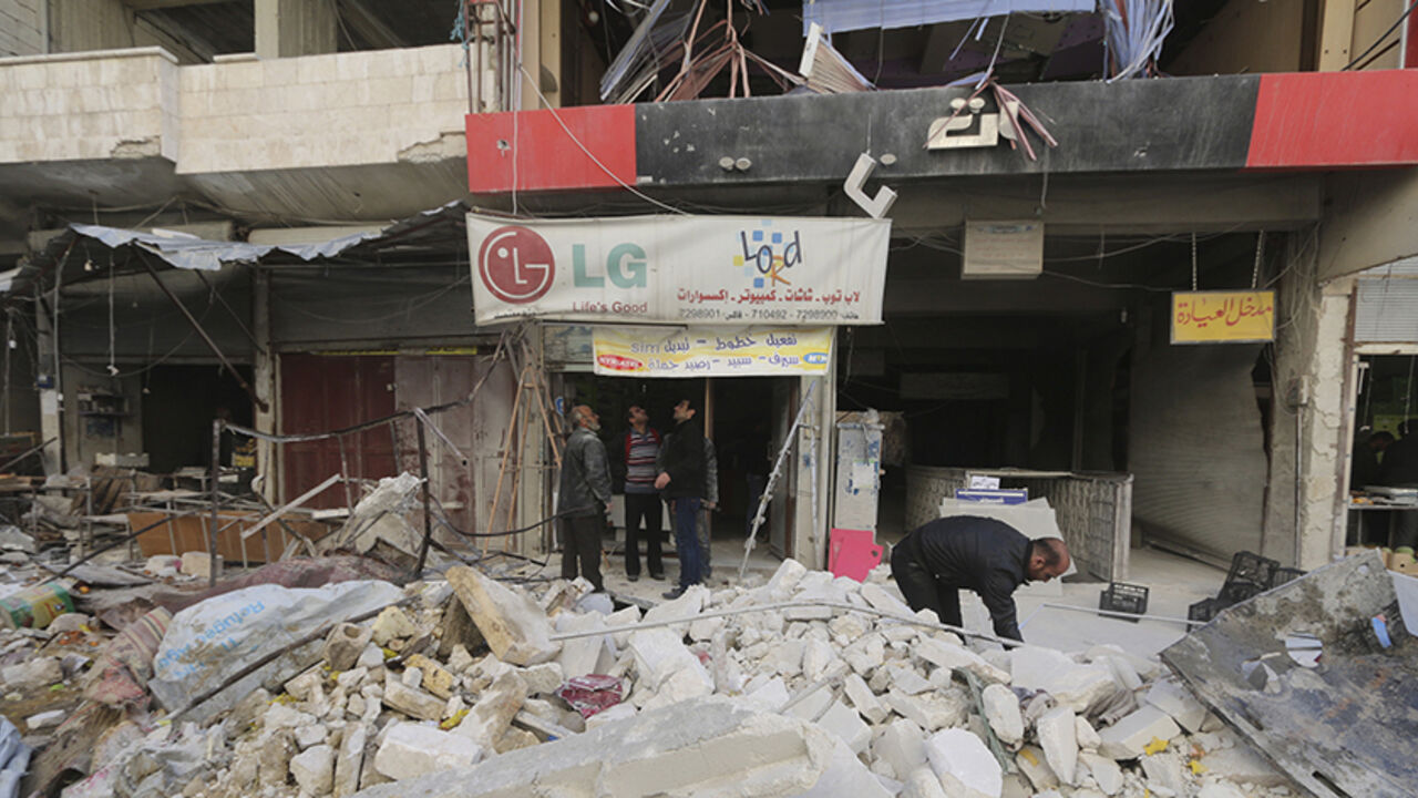 Men inspect the damage at a site hit by what activists said were airstrikes carried out by the Russian air force on a busy market place in the town of Ariha, in Idlib province, Syria November 29, 2015. REUTERS/Ammar Abdullah  - RTX1WDXG
