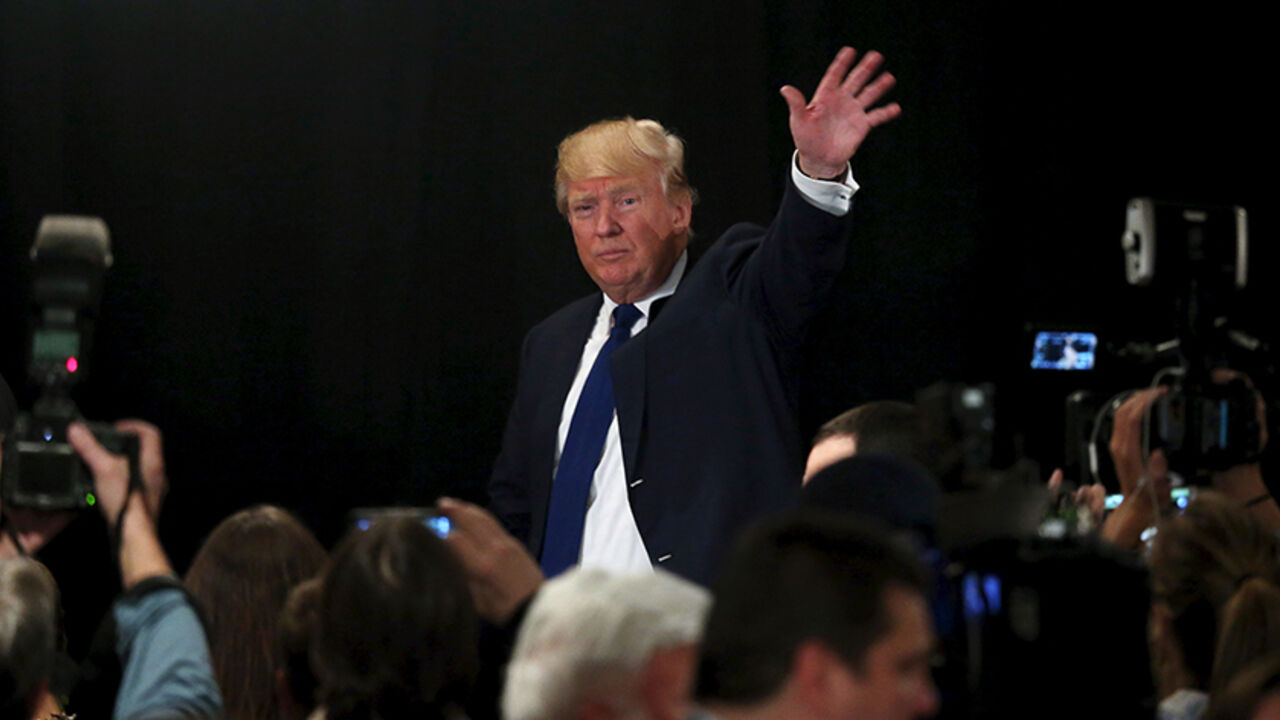 USA-ELECTION/TRUMP U.S. Republican presidential candidate Donald Trump waves as he leaves the stage after receiving the endorsement of the New England Police Benevolent Association in Portsmouth, New Hampshire December 10, 2015. REUTERS/Mary Schwalm - RTX1Y6A7