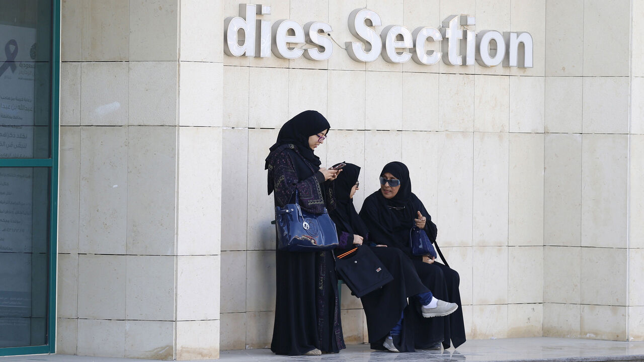 SAUDI-ELECTION/ Women rest after casting their votes at a polling station during municipal elections, in Riyadh, Saudi Arabia December 12, 2015. REUTERS/Faisal Al Nasser - RTX1YCC4