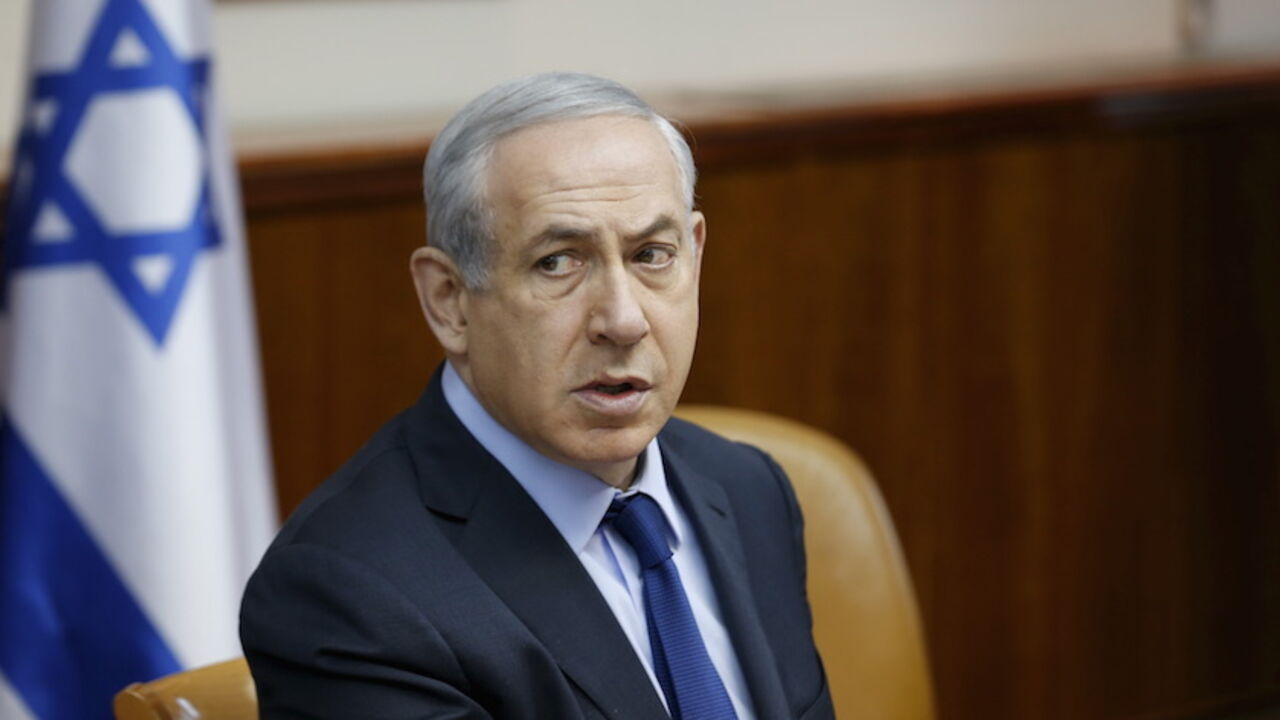 ISRAEL-PALESTINIANS/ Israeli Prime Minister Benjamin Netanyahu attends the weekly cabinet meeting in Jerusalem December 13, 2015. REUTERS/Baz Ratner - RTX1YGCE