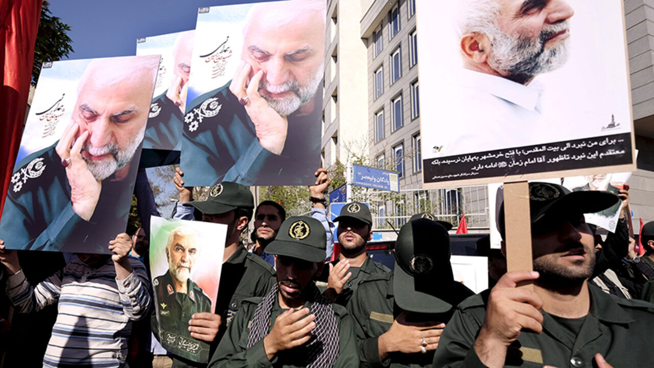 MIDEAST-CRISIS/SYRIA-IRAN-GUARDS Members of Iran's Revolutionary Guards hold pictures of their Brigadier General Hossein Hamedani during his funeral in Tehran, Iran in this October 11, 2015 file photo. REUTERS/Raheb Homavandi/TIMA/Files ATTENTION EDITORS - THIS IMAGE WAS PROVIDED BY A THIRD PARTY. FOR EDITORIAL USE ONLY. - RTX1ZPIG