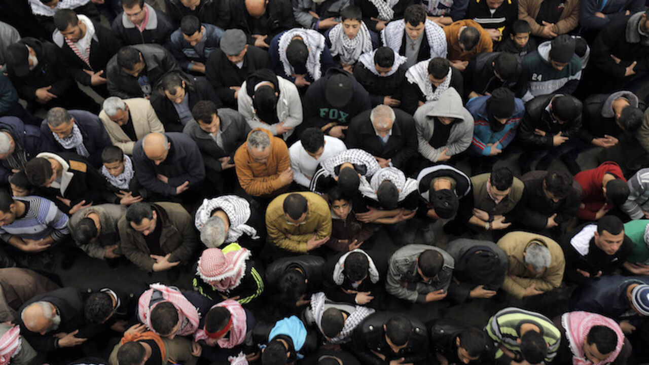 ISRAEL-PALESTINIANS/ People pray during the funeral of 20-year-old Palestinian man Jihad al-Jaafari in the West Bank city of Bethlehem February 24, 2015. Israeli soldiers shot dead al-Jaafari in the occupied West Bank on Tuesday, the military and a Palestinian hospital official said. Residents of the Deheishe refugee camp in Bethlehem said Palestinians threw stones at Israeli soldiers who had entered the area and the troops opened fire. An Israeli military spokeswoman said the Palestinians hurled rocks, blocks and firebombs at