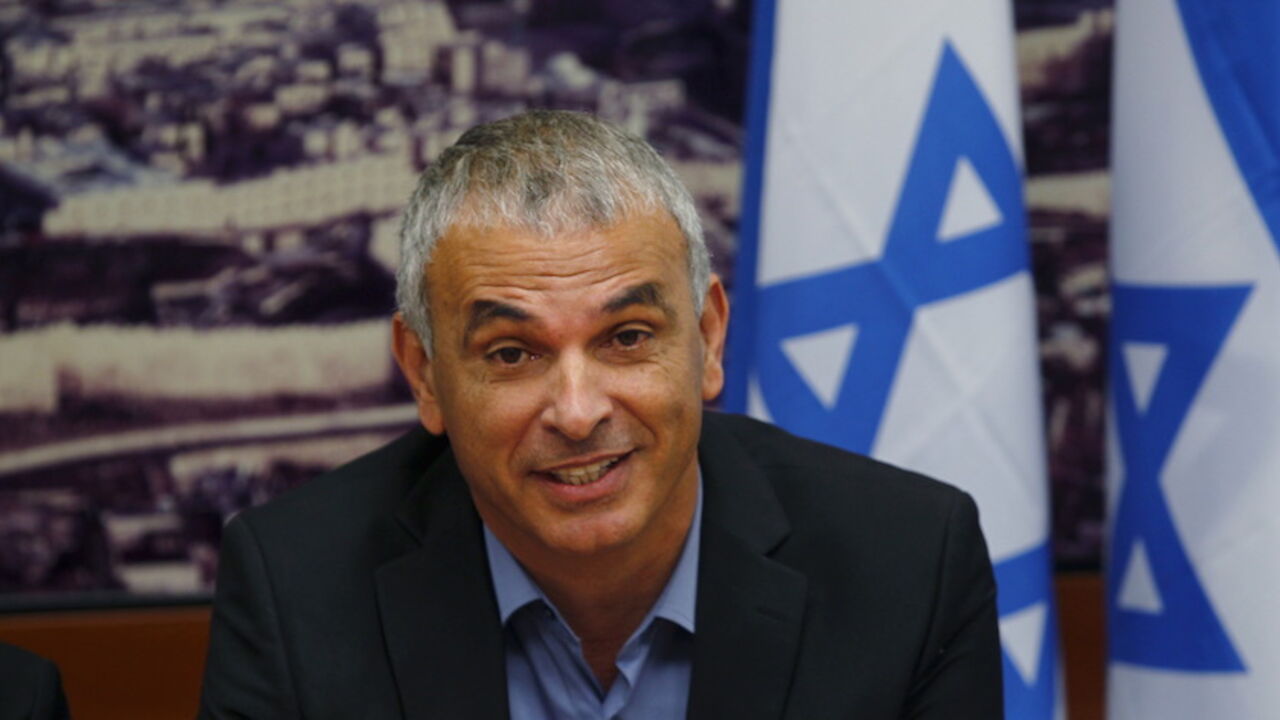 ECONOMY-ISRAEL/FINMIN Moshe Kahlon, Israel's new Finance Minister, attends a meeting at the Finance Ministry in Jerusalem May 18, 2015. Boosting competition in Israel's banking system and the economy as a whole as well as bringing down property prices will be priorities for the country's new finance minister, he said on Monday. REUTERS/Ronen Zvulun - RTX1DH88