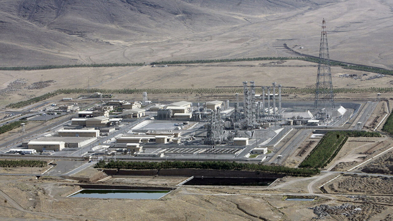 NUCLEAR IRAN A view of the Arak heavy-water project 190 km (120 miles) southwest of Tehran August 26, 2006. Iran President Mahmoud Ahmadinejad launched a new phase in the Arak heavy-water reactor project on Saturday, despite Western fears it is aimed at producing a bomb. REUTERS/ISNA/Handout (IRAN) - RTR1GPBS