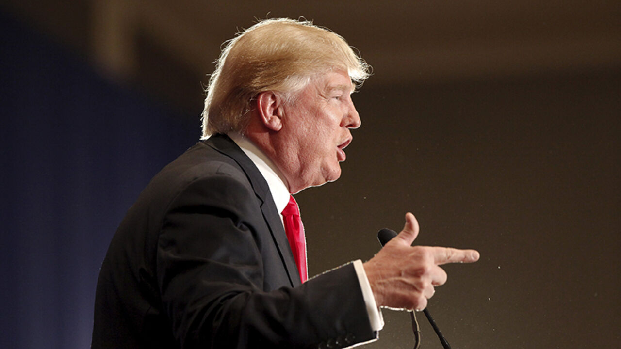 USA-ELECTION/TRUMP U.S. Republican presidential candidate Donald Trump speaks to supporters at the Westin Hilton Head Island Resort and Spa in Hilton Head Island, South Carolina, December 30, 2015. REUTERS/Randall Hill - RTX20JLW