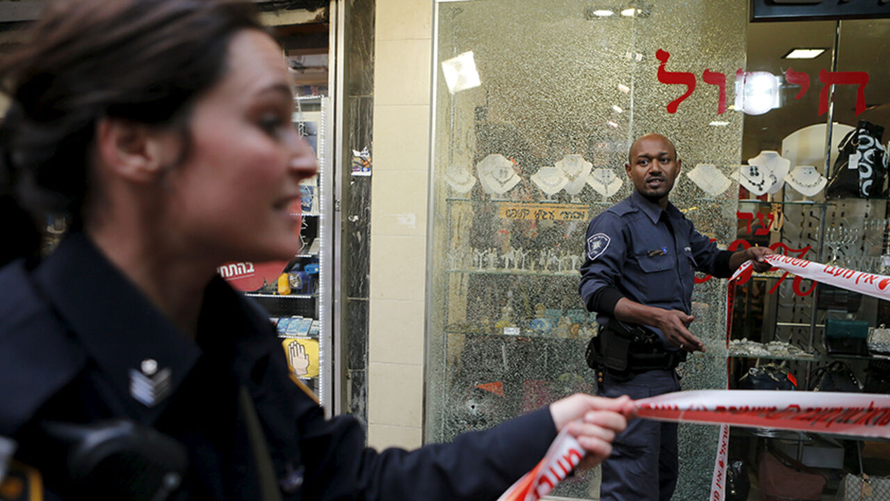 ISRAEL-PALESTINIANS/ Israeli police officers cordon off the scene of a shooting incident in Tel Aviv, Israel January 1, 2016. One person was killed and several were wounded in a shooting incident in central Tel Aviv on Friday, Israeli media said. A police spokesman confirmed there had been several casualties but would not say if anyone was killed in the incident on Dizengoff Street. REUTERS/Nir Elias - RTX20PRI