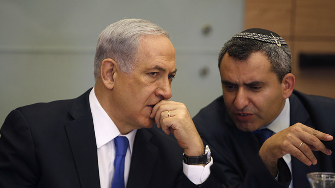 PALESTINIANS-ISRAEL/ Israel's Prime Minister Benjamin Netanyahu (L) listens to Foreign Affairs and Defence committee chair Zeev Elkin during a committee meeting at parliament in Jerusalem June 2, 2014. Netanyahu warned on Sunday against any international rush to recognise a Palestinian government due to be announced under a unity pact between the Fatah and Hamas Islamist groups.REUTERS/Ronen Zvulun (JERUSALEM - Tags: POLITICS) - RTR3RRU6