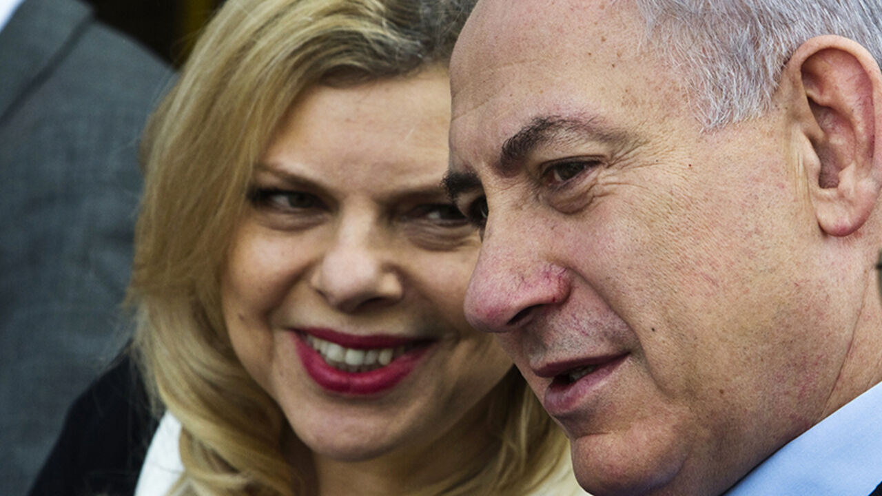 MIDEAST-ISRAEL/REINTERNMENT Israeli Prime Minister Benjamin Netanyahu and his wife Sara (L) attend a reinterment ceremony for Lieutenant-Colonel John Henry Patterson and his wife Frances in the agricultural cooperative of Avihayil, north of Netanya December 4, 2014. Patterson, a British commander of the Jewish Legion during World War I, died in 1947 and his ashes were brought to Israel and re-buried on Thursday. REUTERS/Nir Elias (ISRAEL - Tags: POLITICS MILITARY OBITUARY) - RTR4GP0S