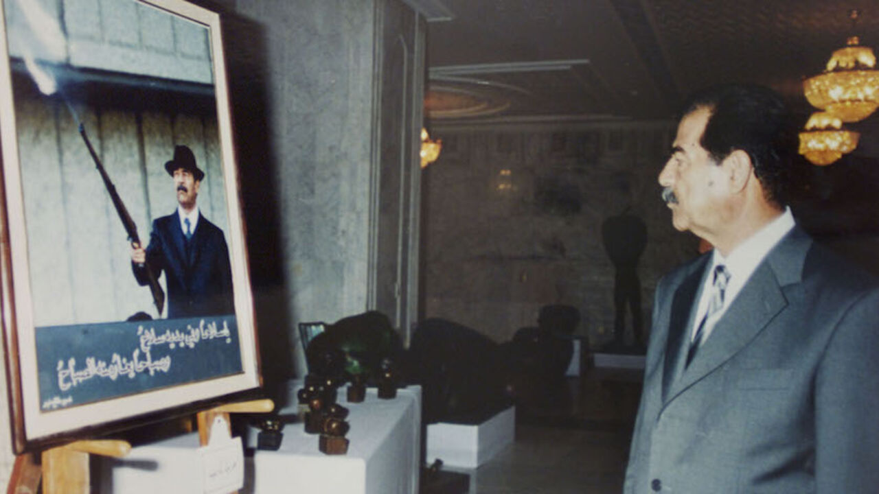 Iraqi president Saddam Hussein admires a photograph of himself, presented to him by the Iraqi Information Ministry during an exhibition of gifts June 2001, presented to the Iraqi president for his birthday on April 28 2001. Picture taken June 2001.

fk/AA - RTRJZ1U