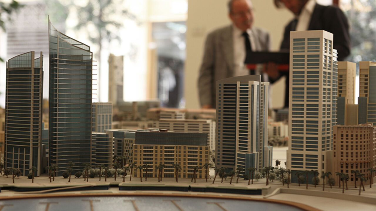 SOLIDERE/ An employee for Lebanon's biggest company and real estate firm, Solidere, shows a journalist a model of Beirut's Solidere development at their office in Beirut, September 25, 2009. Shares in Lebanese real estate firm Solidere rallied for a second day on Friday, boosted by expectations of progress towards the formation of a new goverment, traders said. REUTERS/Jamal Saidi (LEBANON BUSINESS) - RTR289D6