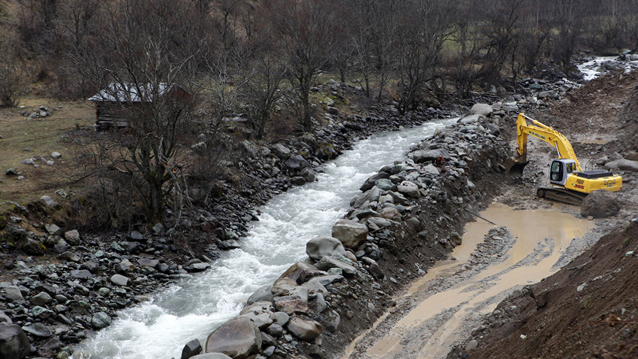 TURKEY/ A digger works on the stream bed of the river Papart in Artvin province, northern Turkey, February 21, 2010. A civil initiative calling themselves "Brotherhood of the Rivers" is struggling to stop hydro power plant projects in Artvin province which they believe will damage the natural habitat badly. Turkey's Electricity Market Regulatory Authority has approved 357 hydro power plant projects in the last three years, said Turkey's Chamber of Electrical Engineer. REUTERS/Umit Bektas (TURKEY - Tags: ENERGY ENV
