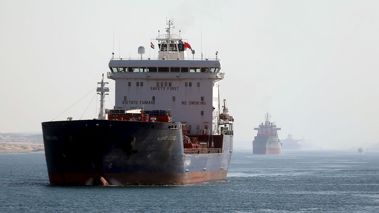 EGYPT-TRANSPORT/ A cargo ship passes through the New Suez Canal in Ismailia, Egypt, January 17, 2016. REUTERS/Mohamed Abd El Ghany - RTX22RZC