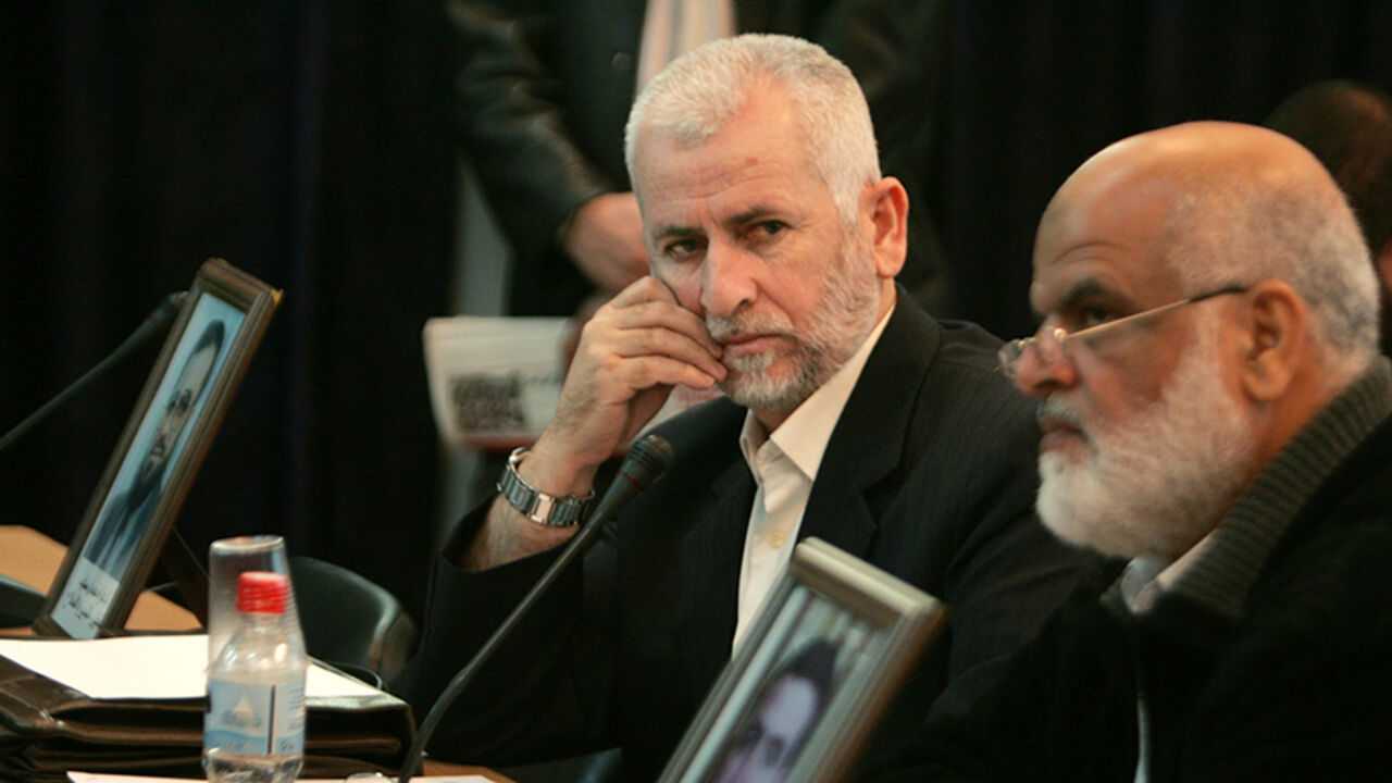 PALESTINIANS-ISRAEL/ Palestinian lawmakers of Hamas attend a session of the Palestinian Legislative Council in Gaza November 21, 2007. REUTERS/Ismail Zaydah (GAZA) - RTX3UHH