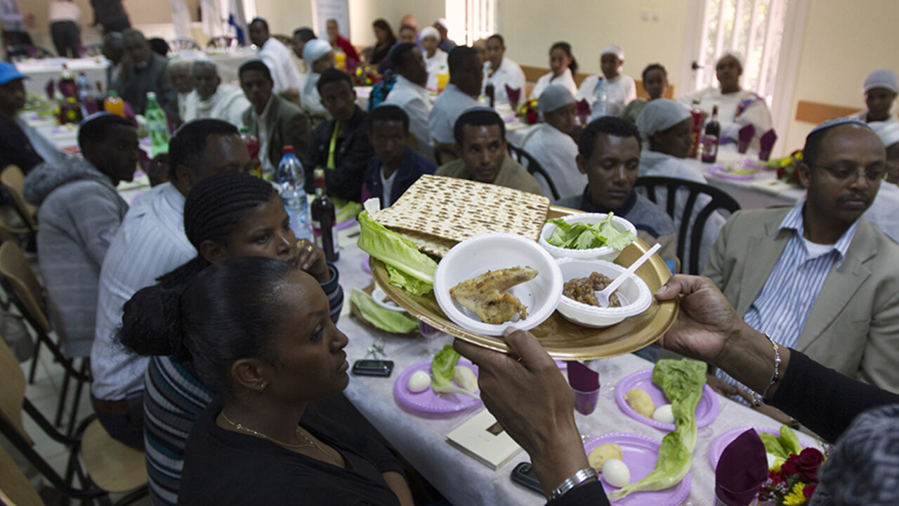 ISRAEL/ Jewish immigrants from Ethiopia attend a demonstration of a ceremonial Passover holiday dinner known as a "seder" at an immigrant's centre in Mevasseret Zion, near Jerusalem April 14, 2011. This year will be the first "seder" the immigrants will be celebrating in Israel, which begins this Monday evening. Passover commemorates the flight of Jews from ancient Egypt as described in Exodus. REUTERS/Ronen Zvulun (ISRAEL - Tags: RELIGION SOCIETY) - RTR2L7MH