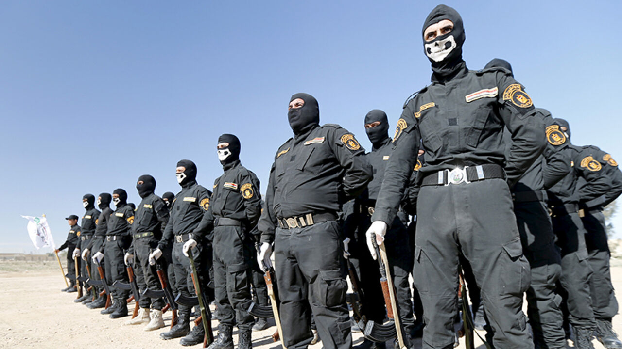 Iraqi Sunni Muslim fighters from Hashid Shaabi (Popular Mobilization) take part in a parade during a ceremony marking the Iraqi Police Day at Amiriyat al-Fallujah in Anbar province, January 9, 2016. REUTERS/Thaier Al-Sudani - RTX21NI3