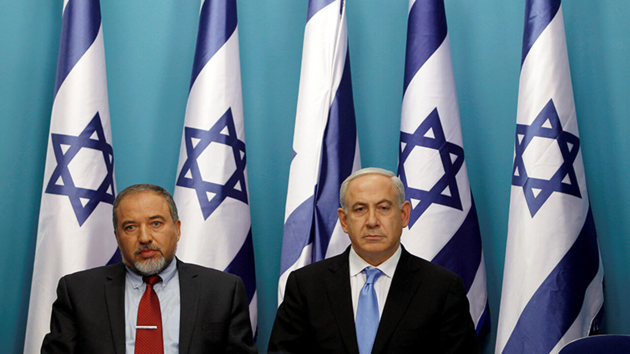 ISRAEL-NETANYAHU/POLITICS Israel's Prime Minister Benjamin Netanyahu (R) sits next to Foreign Minister Avigdor Lieberman after delivering a statement in Jerusalem November 21, 2012. REUTERS/Baz Ratner/File Photo - RTSEZH2