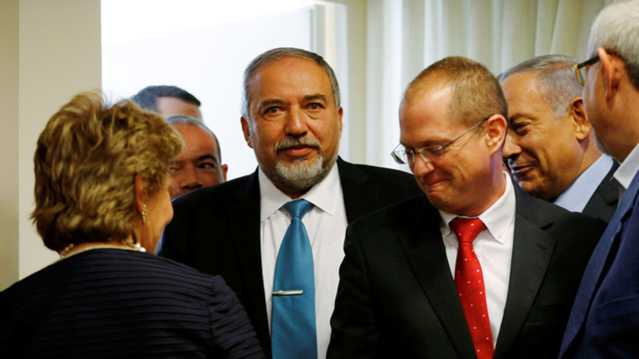ISRAEL-POLITICS/ Avigdor Lieberman, head of far-right Yisrael Beitenu party, (C) and Israeli Prime Minister Benjamin Netanyahu (2nd R) arrive to sign a coalition deal to broaden the government's parliamentary majority, at the Knesset, the Israeli parliament in Jerusalem May 25, 2016. REUTERS/Ammar Awad - RTSFTGZ