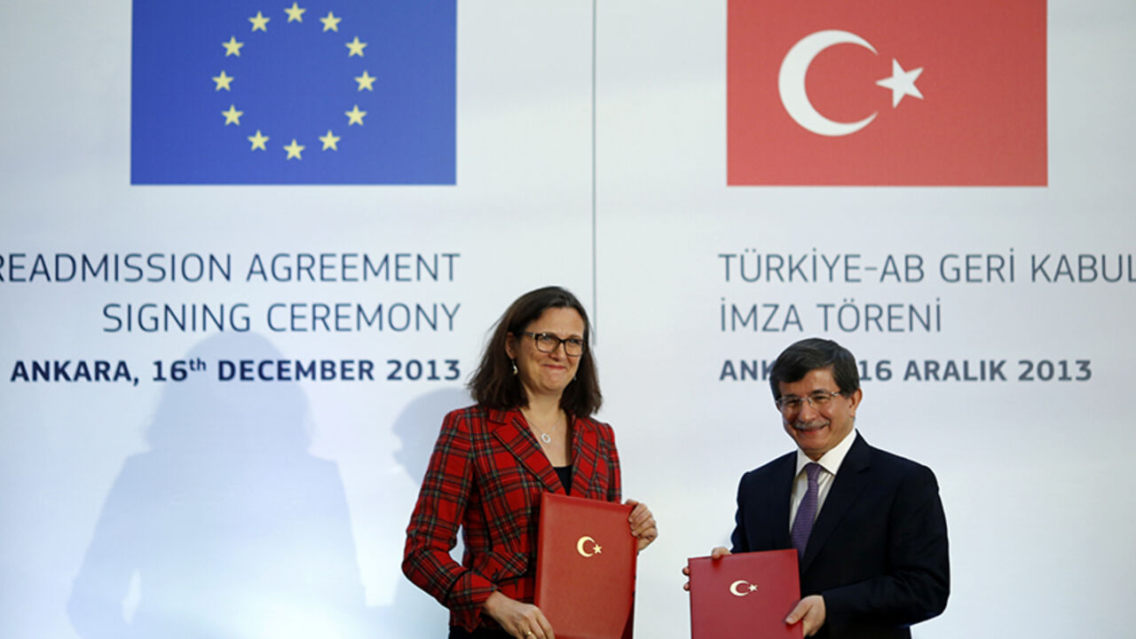 TURKEY-EU/ Turkey's Foreign Minister Ahmet Davutoglu and EU Home Affairs Commissioner Cecilia Malmstrom pose during the Turkey-EU Readmission Agreement Signing Ceremony in Ankara December 16, 2013. Turkey and the European Union signed an agreement on Monday allowing EU governments to send back illegal immigrants crossing into Europe from Turkey in a move highlighting a thaw in relations between Ankara and the 28-member bloc.REUTERS/Umit Bektas (TURKEY - Tags: POLITICS SOCIETY IMMIGRATION) - RTX16KRY