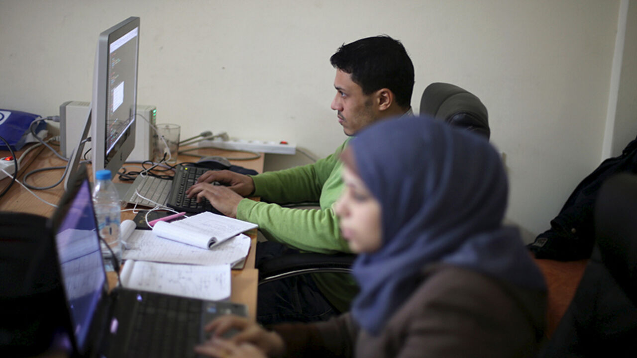 PALESTINIANS-GAZA/BUSINESS Young Palestinian entrepreneurs use their computers at Gaza Sky Geeks office, in Gaza City January 18, 2016. Picture taken January 18, 2016. REUTERS/Ibraheem Abu Mustafa - RTX242SL