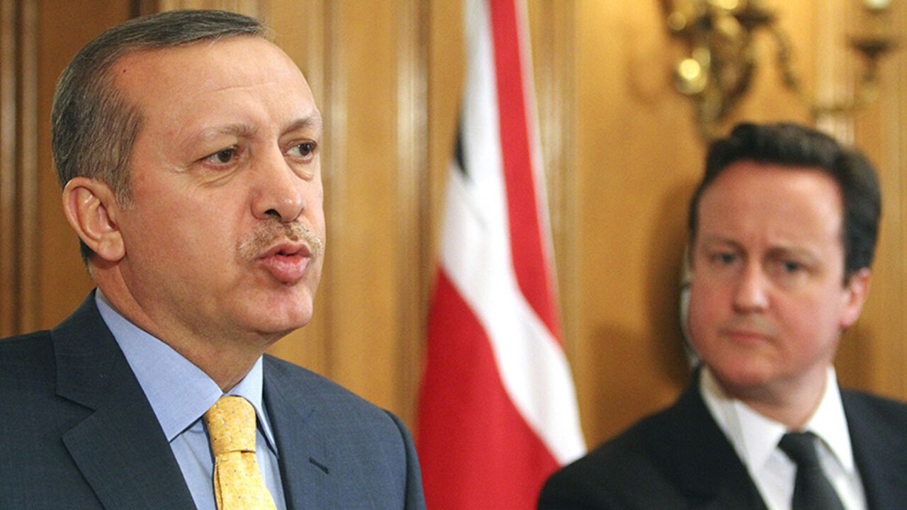 BRITAIN-TURKEY-POLITICS-DIPLOMACY Britain's Prime Minister David Cameron (R) listens, as his Turkish counterpart Recep Tayyip Erdogan speaks, during a news conference at number 10 Downing Street in London March 31, 2011. REUTERS/Geoff Caddick/pool (POLITICS) - RTR2KNNG