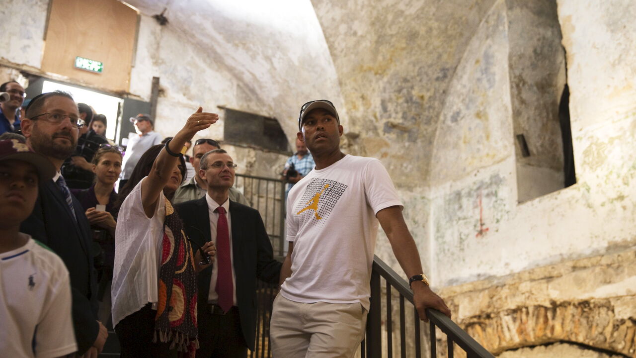 New York Yankees former pitcher Rivera stands next to Israeli tourism minister Levin as they listen to a tour guide during a visit to the Tower of David in Jerusalem's Old City New York Yankees former pitcher Mariano Rivera (C) stands next to Israeli tourism minister Yariv Levin (5th L) as they listen to a tour guide during a visit to the Tower of David in Jerusalem's Old City June 18, 2015. REUTERS/Ronen Zvulun - RTX1H2SQ