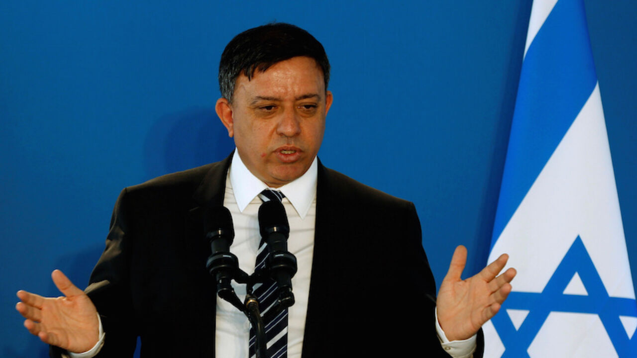 ISRAEL-POLITICS/ Israeli Environment Protection Minister Avi Gabbay delivers a speech during the inauguration of France's EDF Energies Nouvelles Zmorot solar plant facility near the southern Israeli city of Ashkelon May 22, 2016. REUTERS/Baz Ratner TPX IMAGES OF THE DAY *** Local Caption *** 2016. REUTERS/Baz Ratner - RTX2EFE4