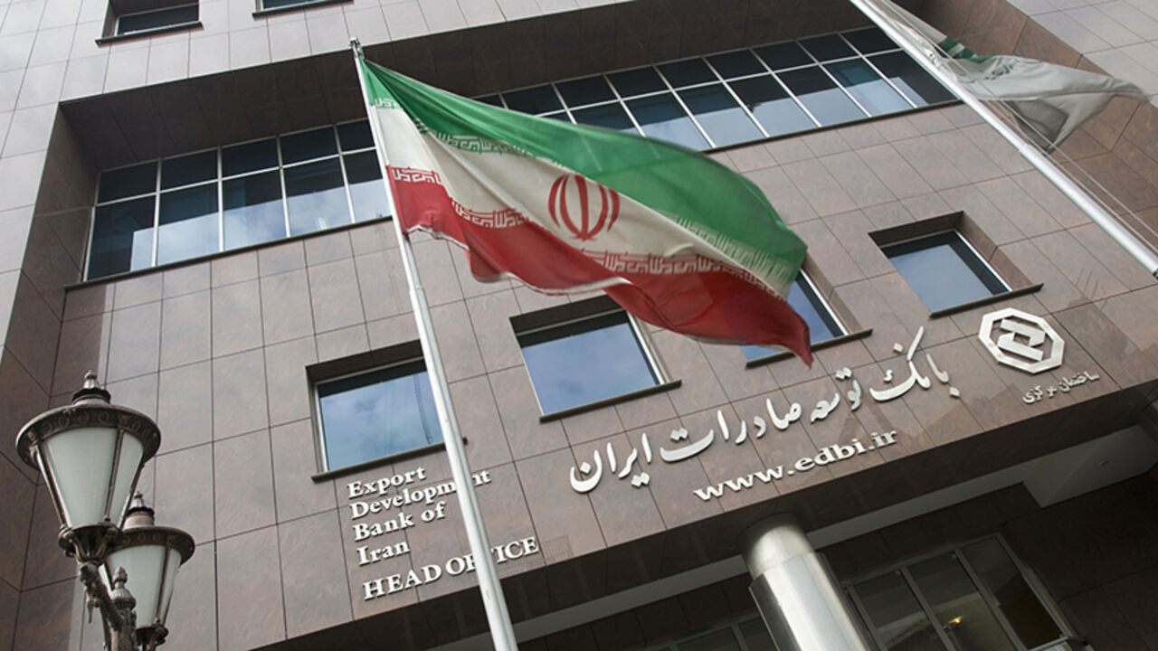 IRAN-BANK/SANCTIONS An Iranian flag flutters in front of the head office of the Export Development Bank of Iran (EDBI) in Tehran November 9, 2008. REUTERS/Morteza Nikoubazl (IRAN) - RTXAEWW