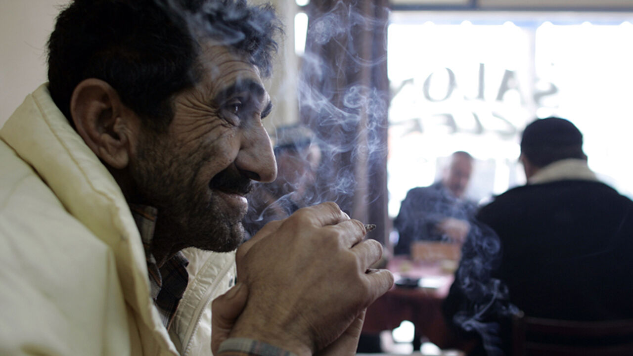 TURKEY-CIGARETTES/ A man smokes in a cafe in Ankara January 17, 2008. Turkey is the eighth biggest cigarette market in the world, with nearly 60 percent of male adults estimated to smoke. Six global cigarette producers and state-run Tekel compete for the lucrative market. Picture taken January 17, 2008. To match feature TURKEY-CIGARETTES/ REUTERS/Umit Bektas (TURKEY) - RTR1X0MZ