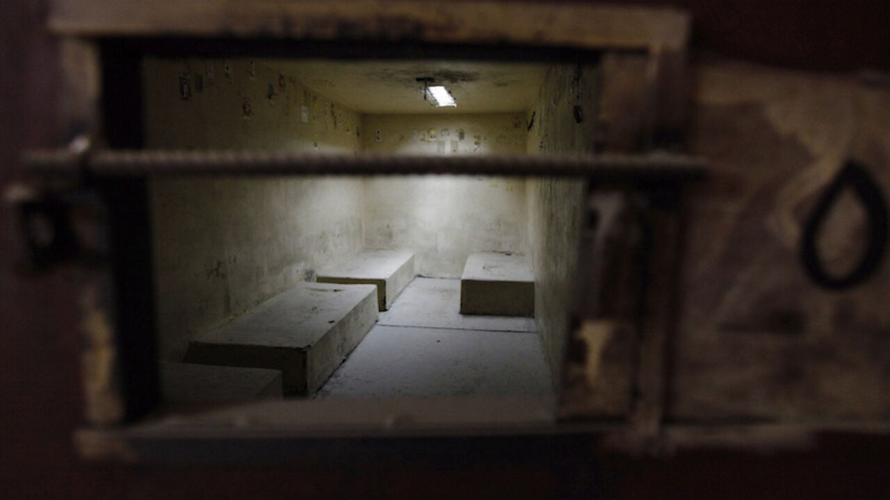 IRAQ-DETENTIONS-HUMAN-RIGHTS-WATCH/ An empty cell is seen during a media tour arranged by the Iraqi authorities at a prison, known as Camp Honor, inside Baghdad's heavily-fortified Green Zone May 17, 2012. Human Rights Watch said on Tuesday Iraqi authorities were still running a jail they said had been shut over a year ago after reports of prisoners being beaten and electrocuted, but the government denied this, saying the site was empty. REUTERS/Mohammed Ameen (IRAQ - Tags: CRIME LAW) - RTR3272R