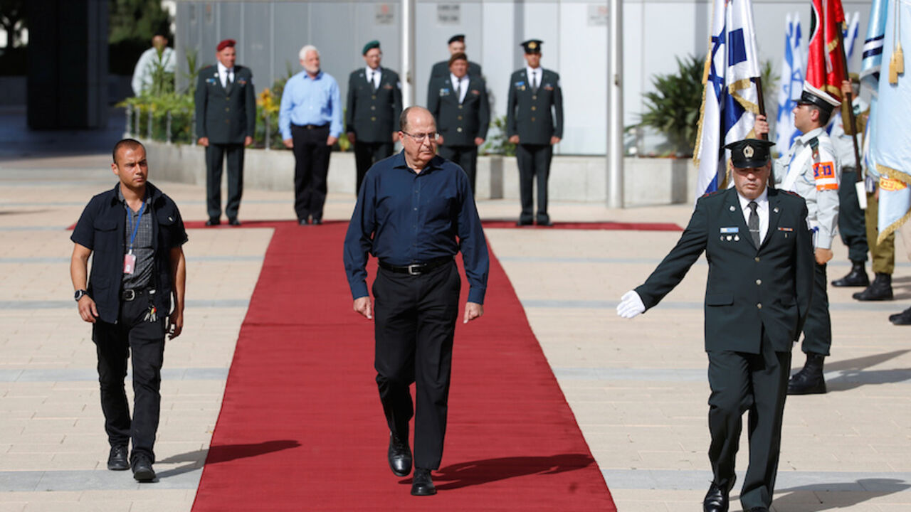 ISRAEL-POLITICS/ Israel's Defence Minister Moshe Yaalon (C) reviews an honour guard during a farewell ceremony at the Defence Ministry in Tel Aviv, Israel May 22, 2016. REUTERS/Baz Ratner TPX IMAGES OF THE DAY - RTSFDWN