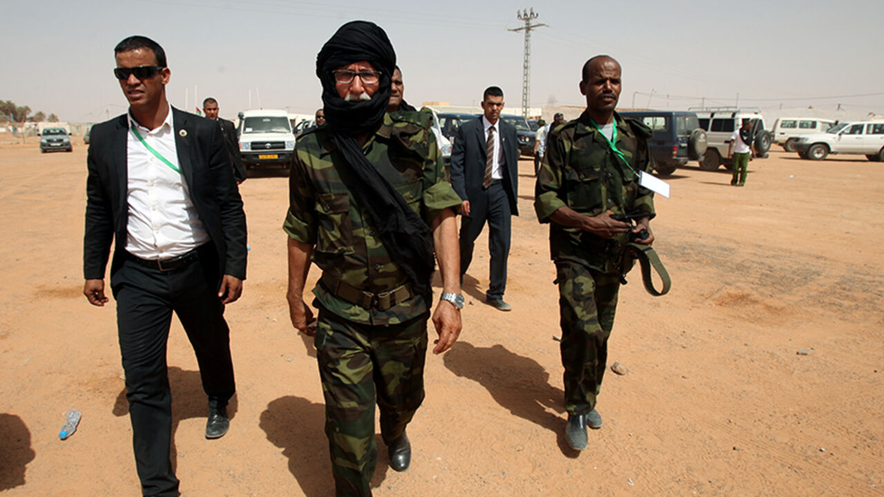 ALGERIA-WESTERNSAHARA/ Brahim Ghali (C), new secretary general of Polisario Front and president of the Sahrawi Arab Democratic Republic (SADR), walks at the Sahrawi refugee camp of Dakhla, southeast of the Algerian city of Tindouf, July 9, 2016. REUTERS/Ramzi Boudina? - RTSH3RO