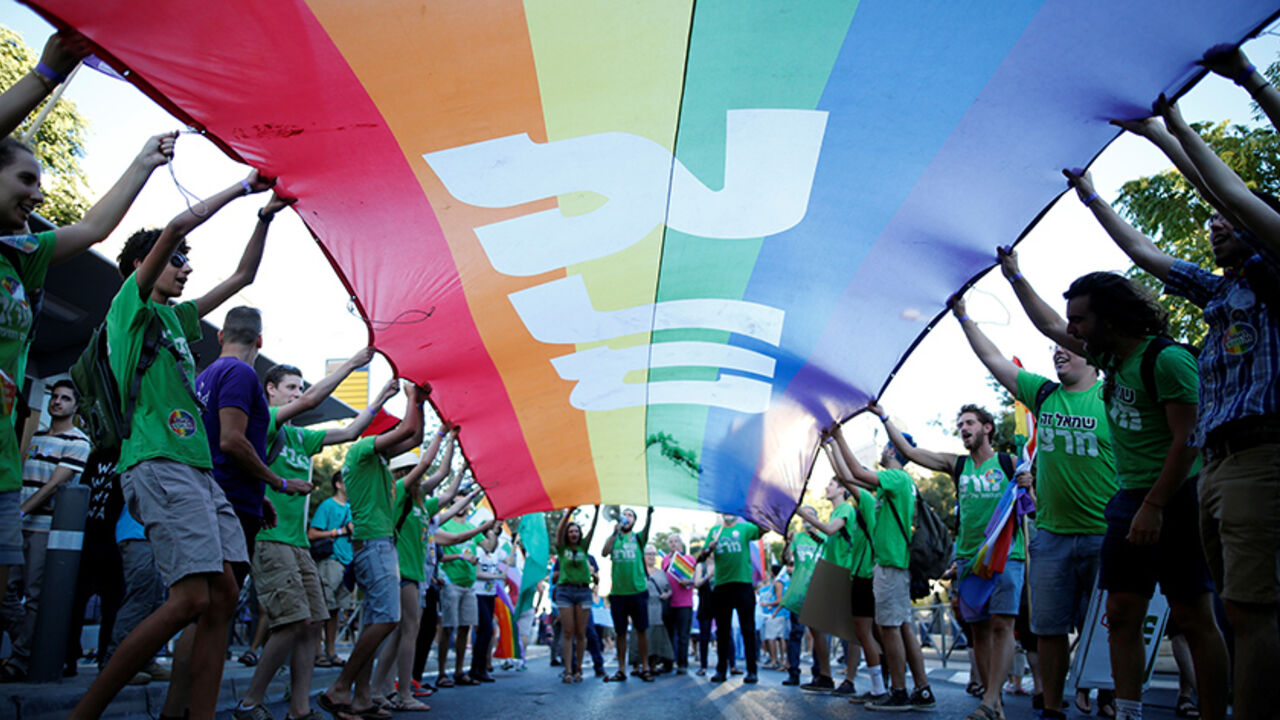 Participants take part in the annual Gay Pride parade in Jerusalem July 21, 2016. REUTERS/Amir Cohen  - RTSJ32P