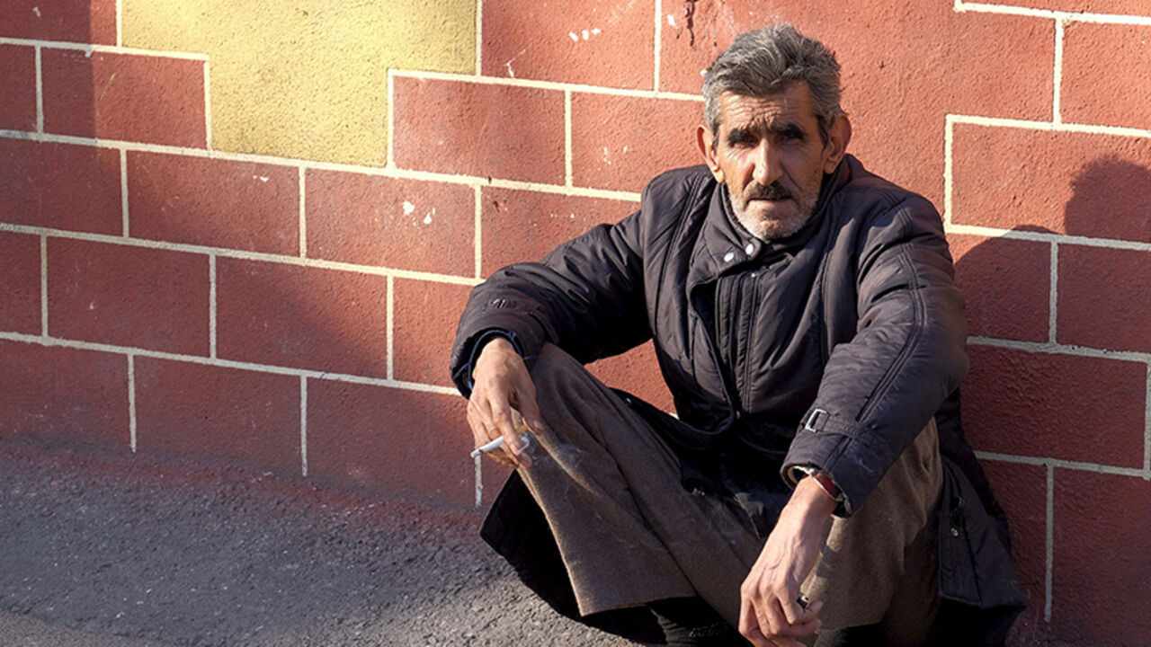 IRAN-NUCLEAR/INVESTMENT An unemployed labourer smokes a cigarette as he waits for a job offer on a sidewalk in Tehran, Iran January 20, 2016. REUTERS/Raheb Homavandi/TIMA ATTENTION EDITORS - THIS IMAGE WAS PROVIDED BY A THIRD PARTY. FOR EDITORIAL USE ONLY. - RTX238JA