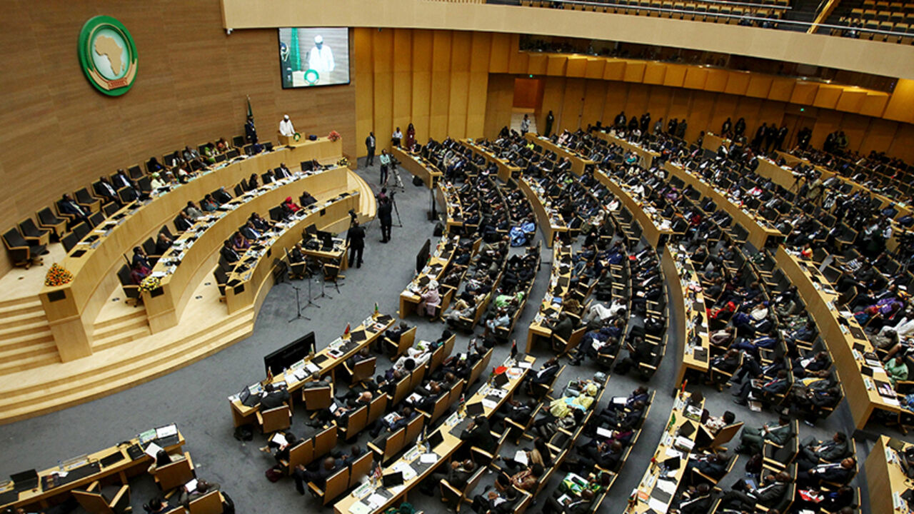 AFRICAUNION-SUMMIT/ A general view shows Chad's President Idriss Deby addressing delegates during the 26th Ordinary Session of the Assembly of the African Union (AU) at the AU headquarters in Ethiopia's capital Addis Ababa, January 31, 2016. REUTERS/Tiksa Negeri - RTX24TF2
